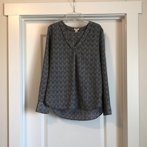 J Crew Womens Long Sleeve V Neck Blouse Sz M Blue White Print Rounded Hem Nice - Picture 1 of 9